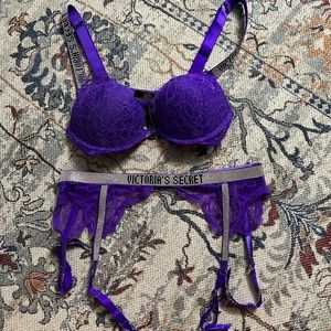 Victoria’s Secret bombshell bra and garter shine strap